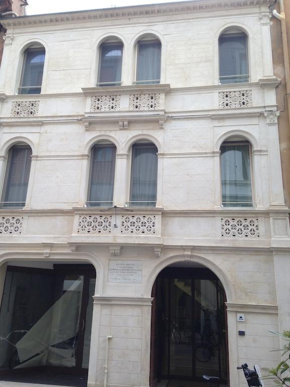فيرّارا Borgoleoni 18 - Room And Breakfast المظهر الخارجي الصورة